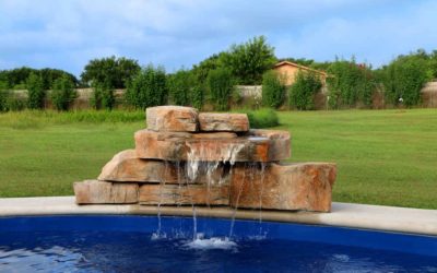 28 Inch Waterfall adds a little melody to this Texan poolside