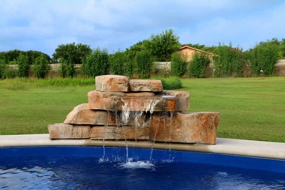 28 Inch Waterfall adds a little melody to this Texan poolside